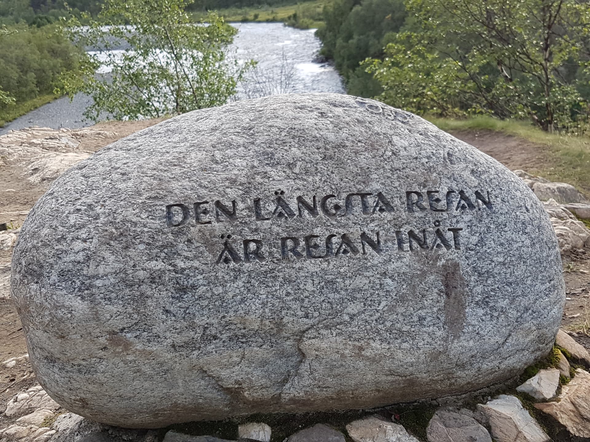 Stone with the Swedish inscription “Den längsta resan är resan inåt” (The longest journey is the journey inward)